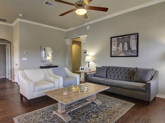 4th image of 3041 Cantabria St