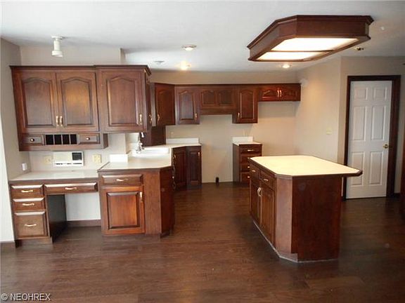 3rd image of 3025 Circleview Dr NW
