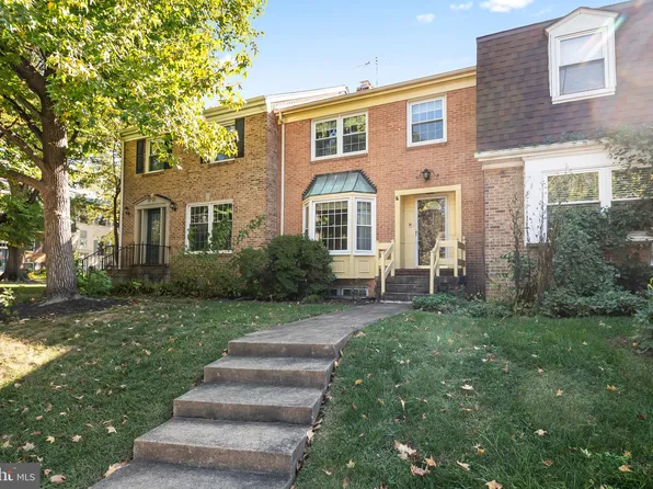 2417 Falls Place Ct, Falls Church, VA 22043