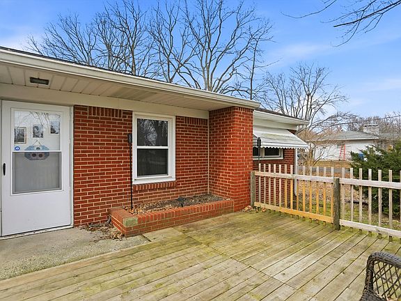 3rd image of 1302 N Franklin Rd