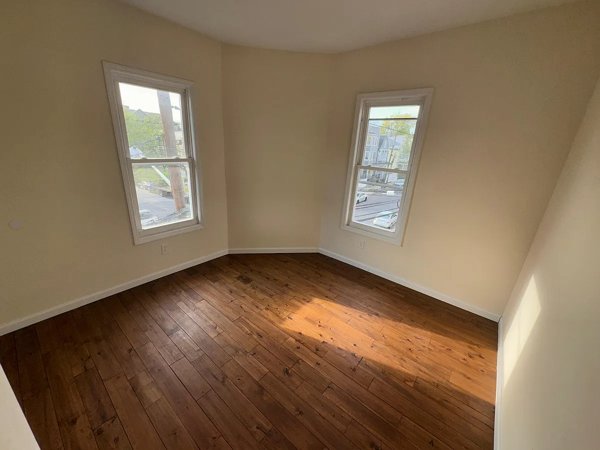 Building Photo - 826 S 15th St #3F