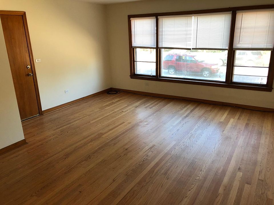 1st image of 5647 W Montrose Ave #2