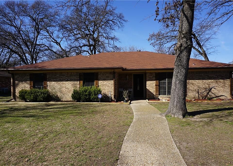 1st image of 332 Wesley Dr