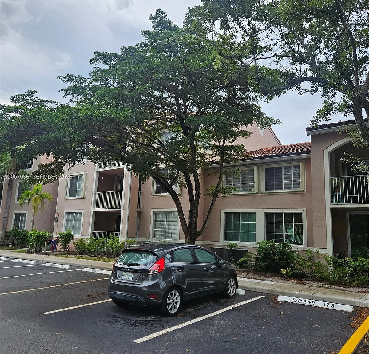 St Andrews Condo — Photo 1