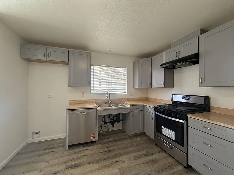 524 E Avenue Q12 #4 — Photo 7