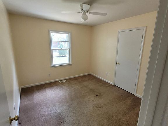 5th image of 128 Daniels Ave