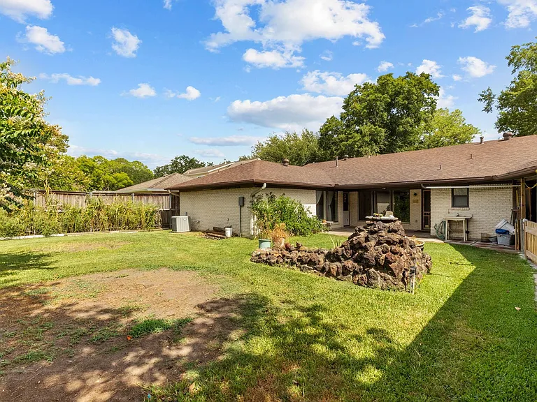 4010 Paraguay Cir — Photo 25