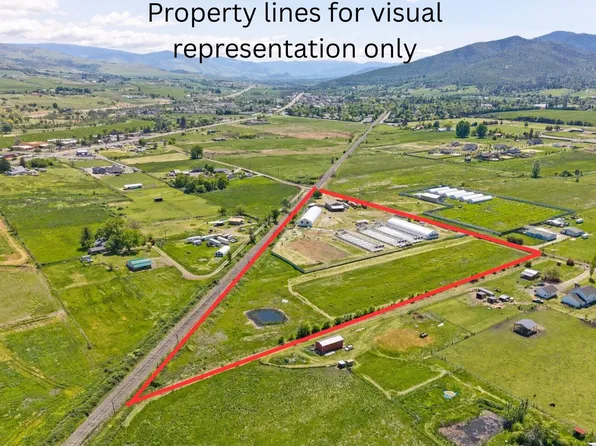 426 Hartley Rd, Phoenix, OR 97535