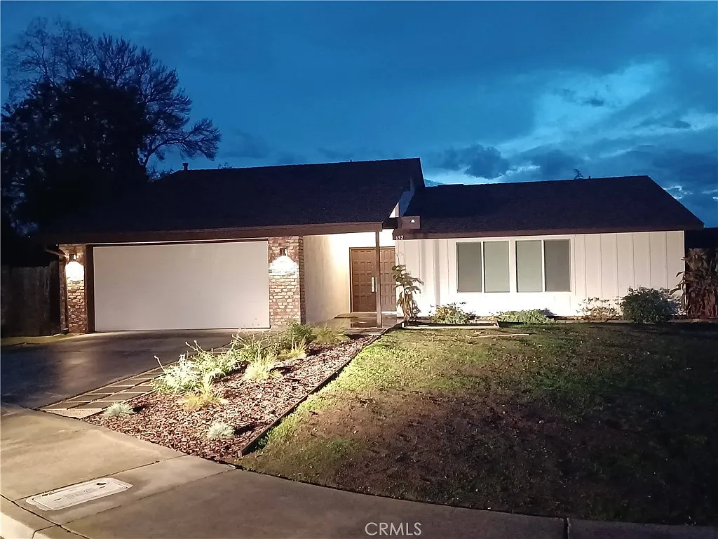 652 Lassen Ct photo 1