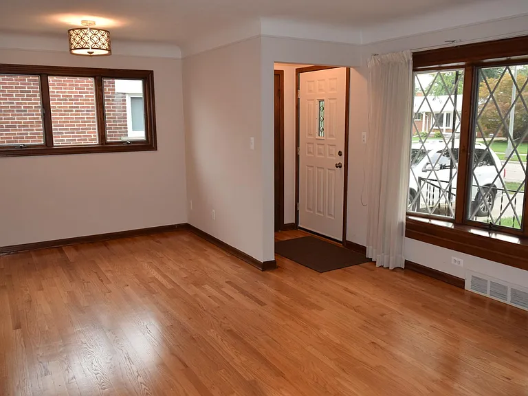 2459 Medford St — Photo 25