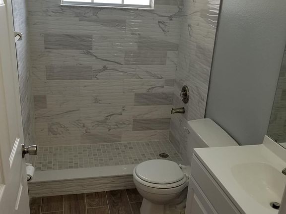 5th image of 2442 Sweetwater Club Cir