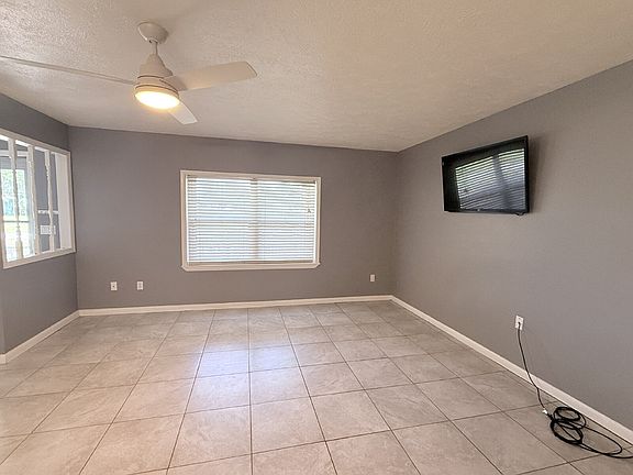3rd image of 8209 Pine Glen Rd
