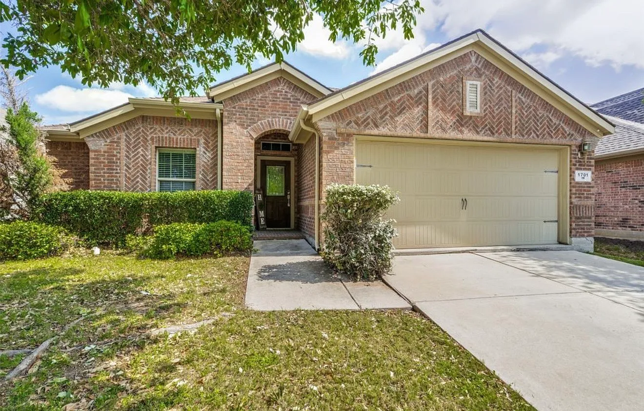 3 bed, 1534 sqft, $2,100 — Photo 1