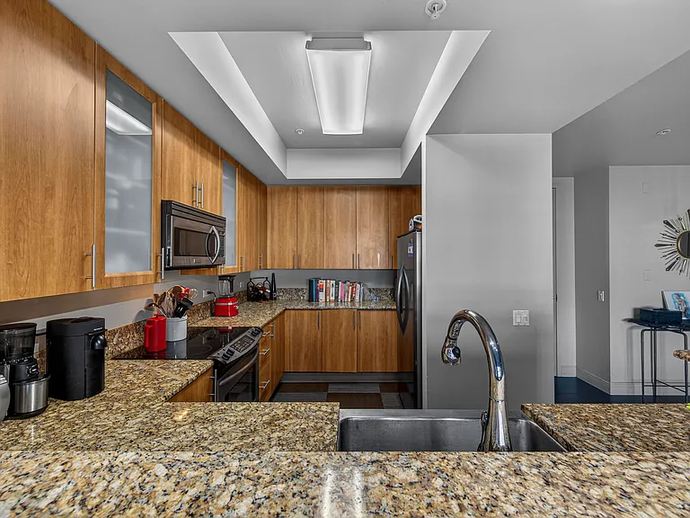2633 NE 14th Ave #111 — Photo 8