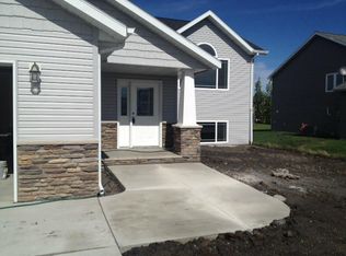 2432 Star Ave S, Grand Forks, ND 58201
