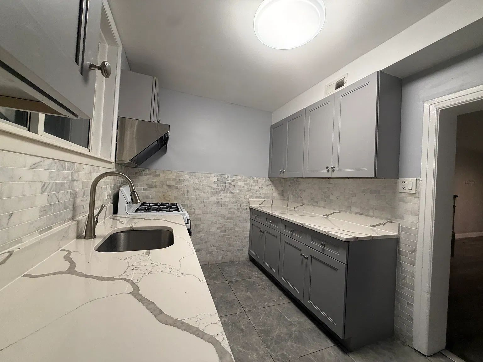 4 bed, 1900 sqft, $2,500 — Photo 4