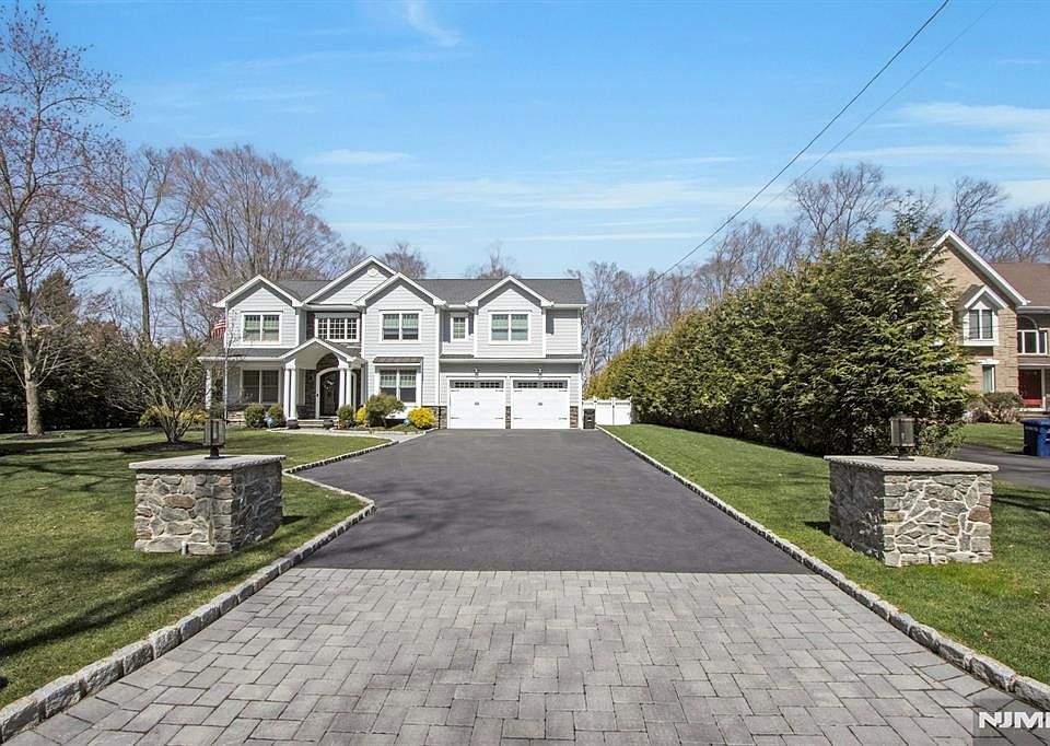 1st image of 526 Brook Ave
