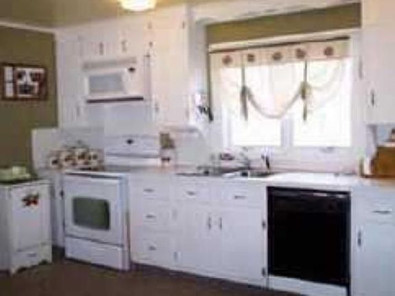 4th image of 9 Hughes St E