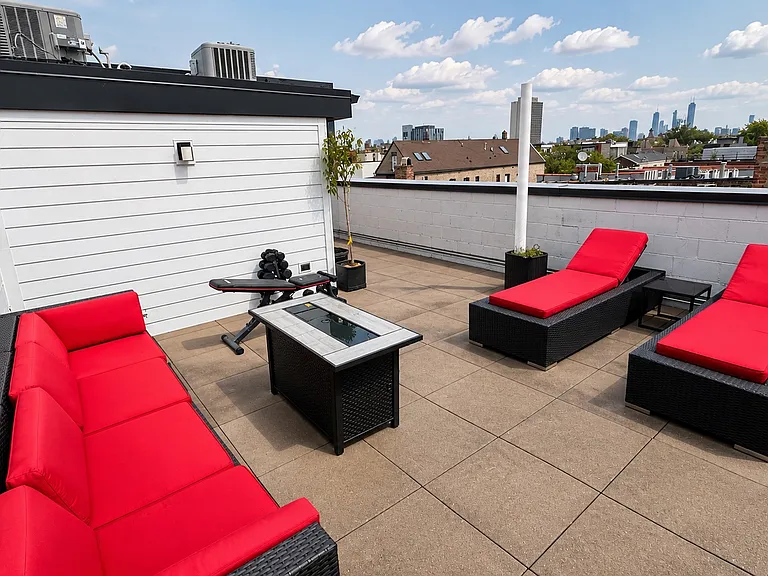 1752 W Augusta Blvd #2 — Photo 5