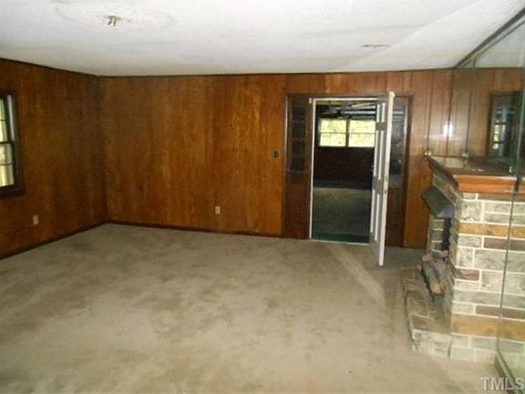 5th image of 405 S Gum St