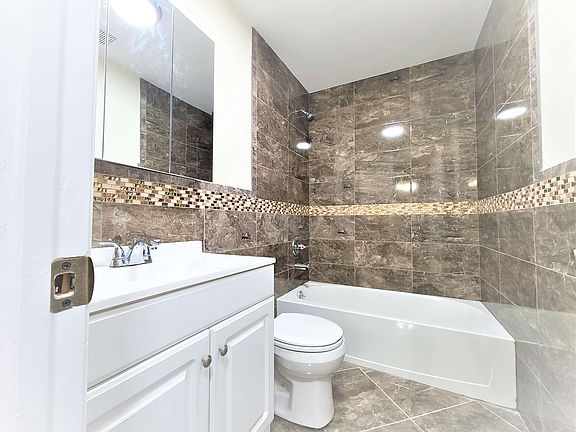 2nd image of 17 Mallory Ave APT 2R