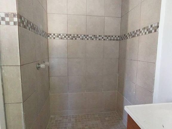 3rd image of 106 S Sunol Dr #1/2