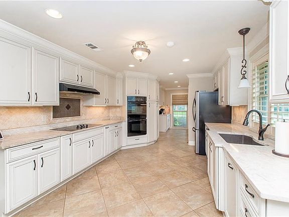3rd image of 301 Devon Rd