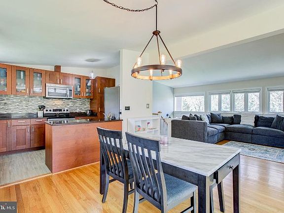 3rd image of 6124 Knollwood Dr