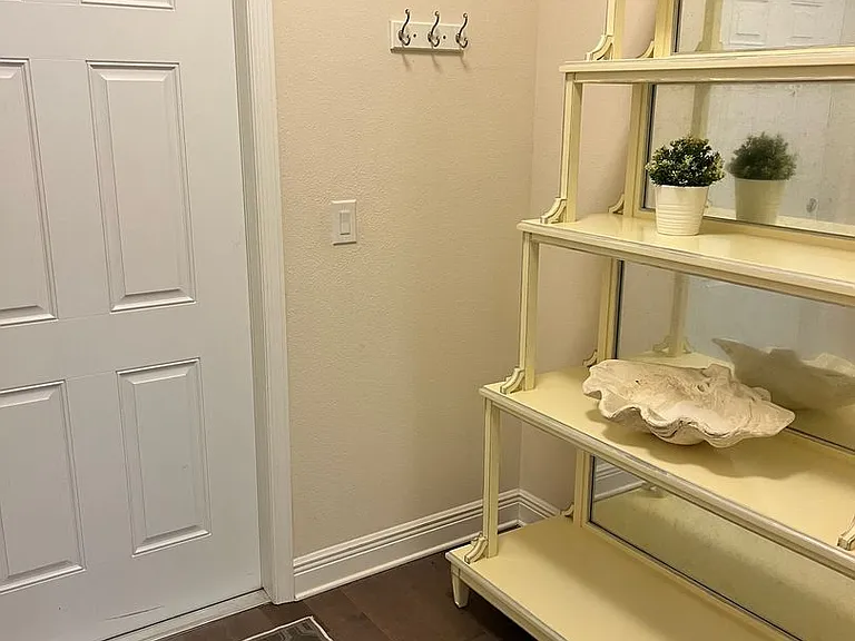 115 N Arrawana Ave #7 — Photo 8