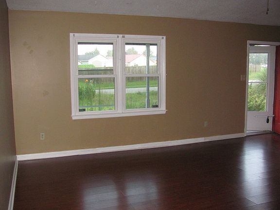 2nd image of 1016 Birchwood Ln