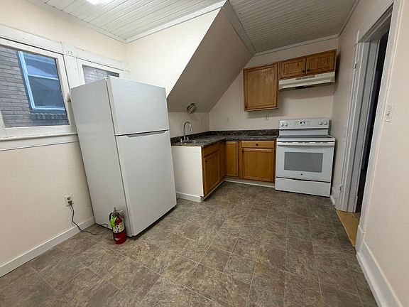 3rd image of 139 Broadway #3