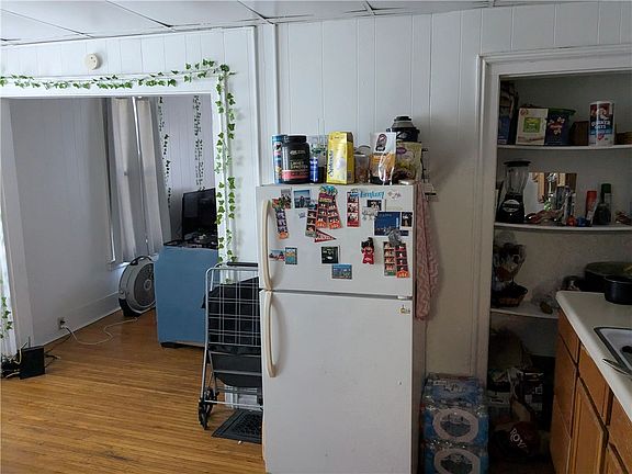4th image of 124 Sears St