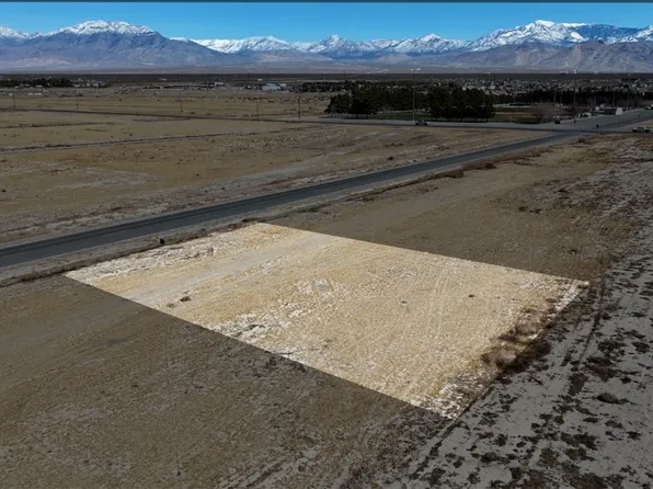 1271 E Honeysuckle St, Pahrump, NV 89048