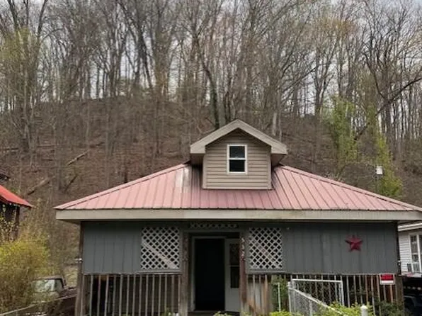 532 N 4th St, Flatwoods, KY 41139