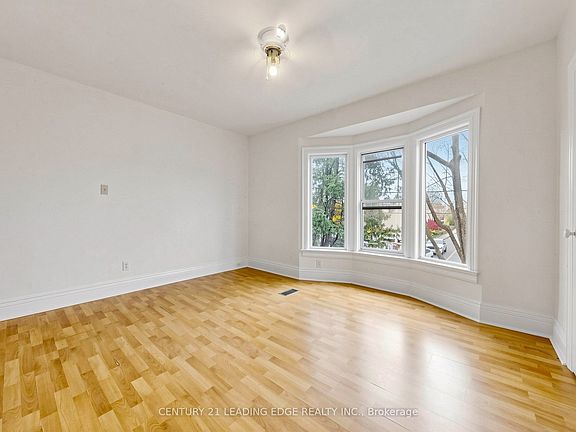3rd image of 1132 Dufferin St
