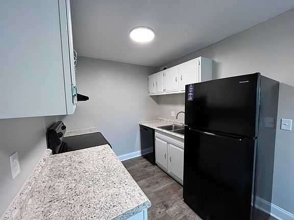 3rd image of 2000 Dutch Valley Dr APT 23