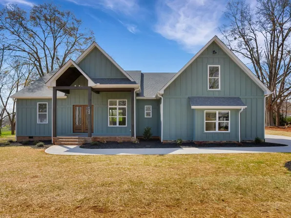 122 Rodgers Rd, Greer, SC 29650