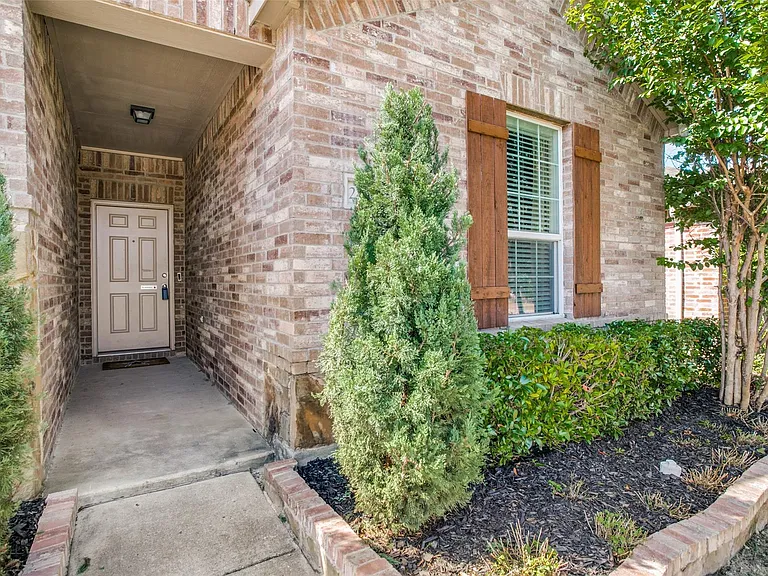 2400 Gelbray Pl — Photo 3