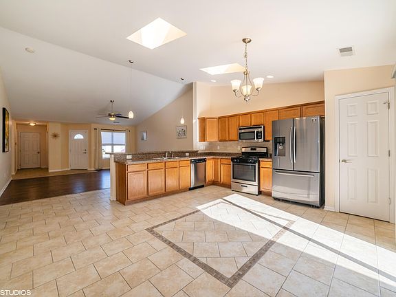 4th image of 635 W 77th Ave