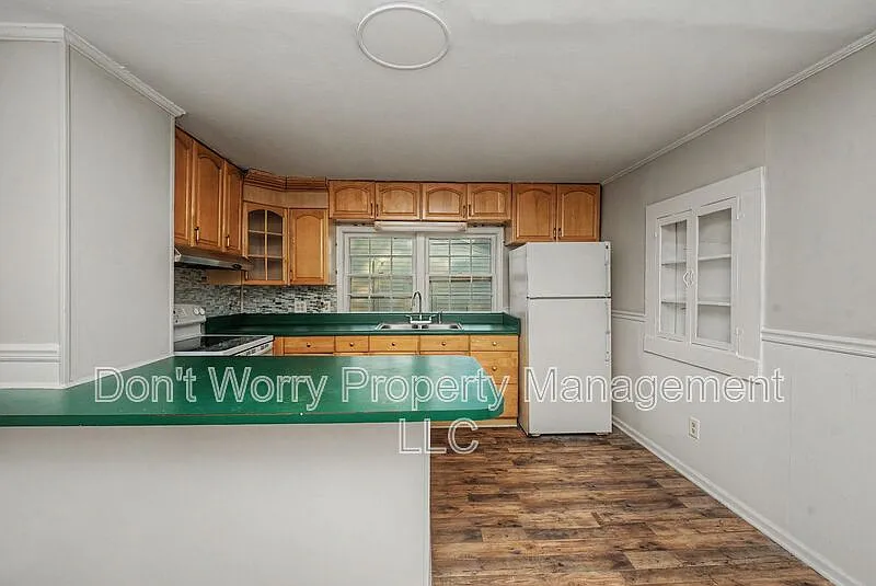 2 bed, 1.0 bath, 806 sqft, $1,100 — Photo 3