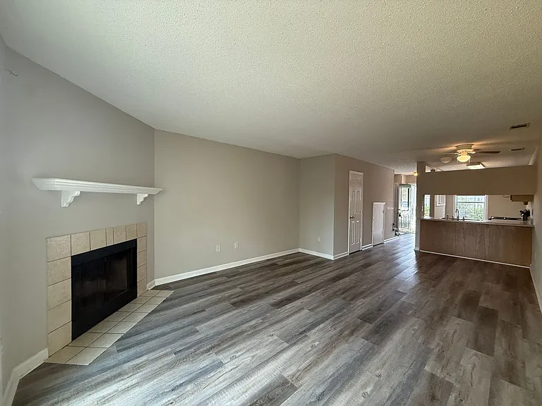 33 Londonberry Ln — Photo 6