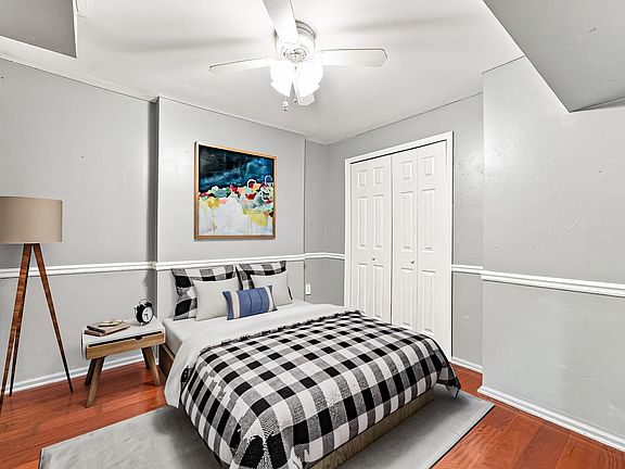 5th image of 813 Washington St APT 1R