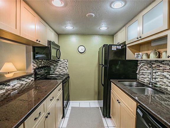 5th image of 3735 42nd Way S Unit D