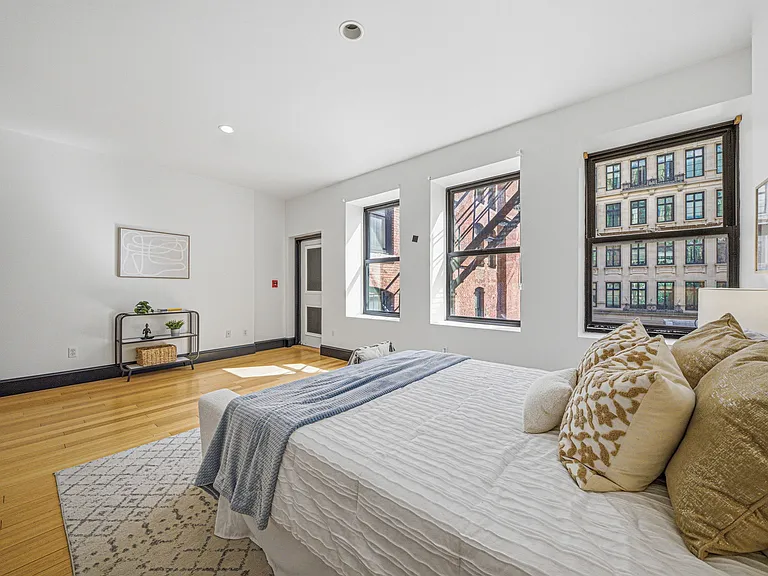 55 Temple Pl #4 — Photo 31