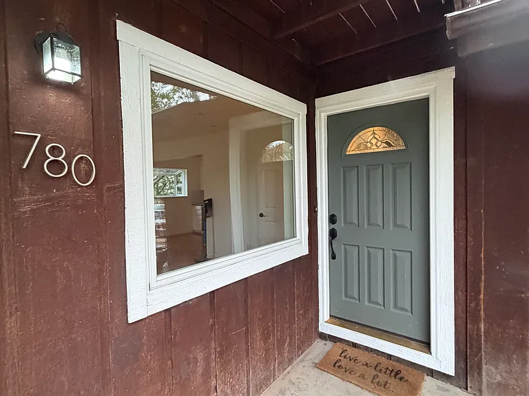 780 Excalibur St — Photo 1