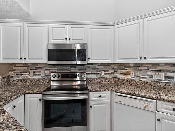 4th image of 14627 Waterside Dr