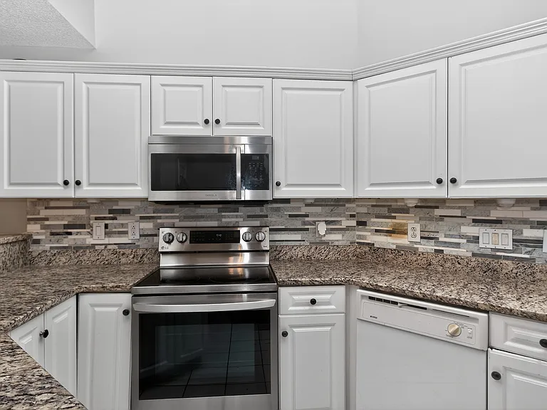 14627 Waterside Dr — Photo 4