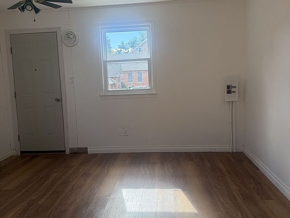 3rd image of 10 Brock St E #2