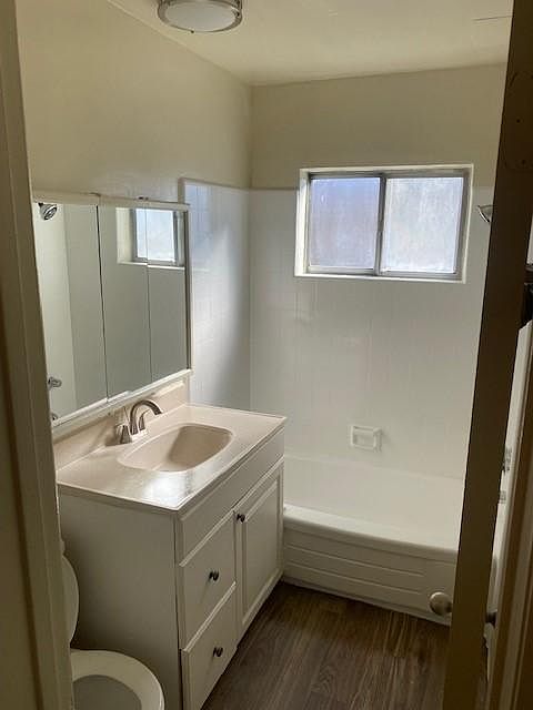 1st image of 210 E Ivy Ave