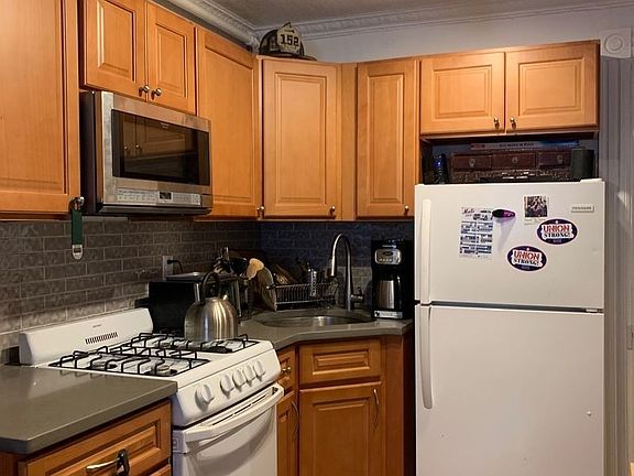3rd image of 518 6th Ave #1